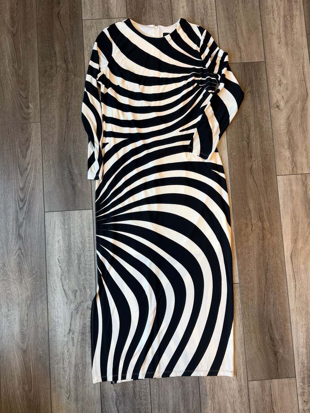 Donna Morgan Maxi Dress Size US 14 Black White Striped Long Sleeve